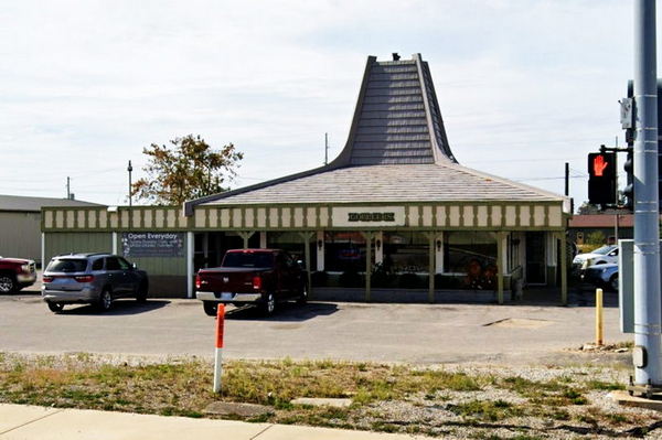 A&W Restaurant - Gaylord - 900 S Otsego Ave (newer photo)